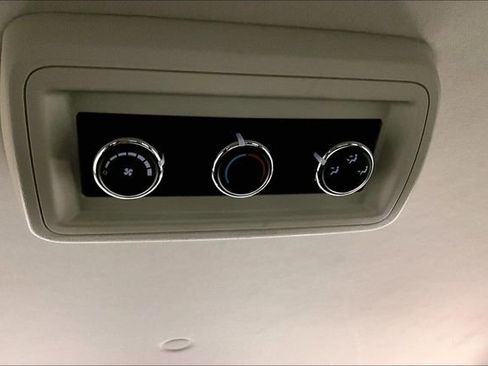 Used 2018 Dodge Grand Caravan SE w/ UConnect Hands-Free Group image 10