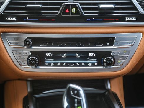 Certified 2022 BMW 750i xDrive w/ Autobahn Package AWD/4WD image 10