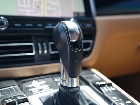 Used 2020 Porsche Macan AWD/4WD image 39