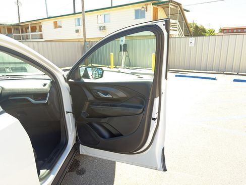 Used 2024 GMC Terrain SLE AWD/4WD image 15