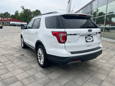 Used 2019 Ford Explorer XLT w/ Equipment Group 202A FWD image 4