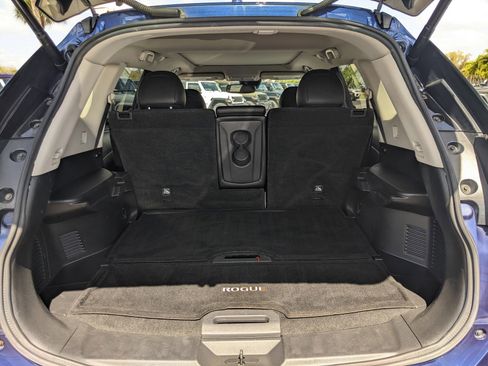 Used 2018 Nissan Rogue SL w/ Premium Package image 10