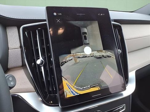 New 2026 Volvo XC90 B6 Plus w/ Protection Package Premier AWD/4WD image 25