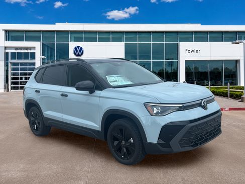 New 2026 Volkswagen Taos SE FWD image 3