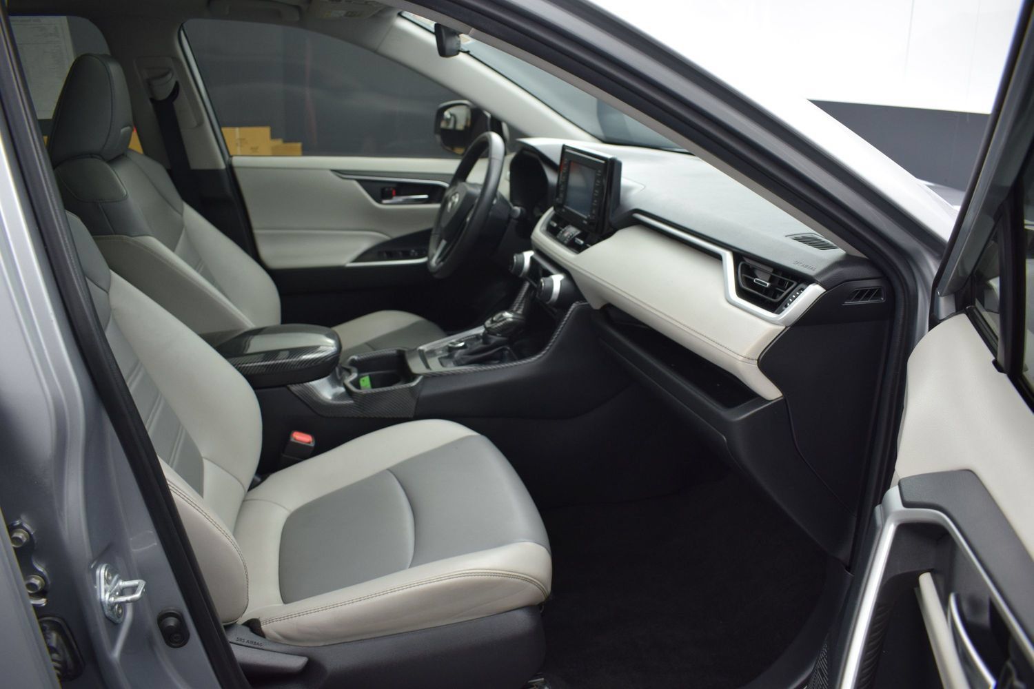 Used 2021 Toyota RAV4 XLE Premium AWD/4WD image 10