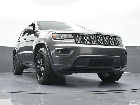 Used 2019 Jeep Grand Cherokee Altitude image 56