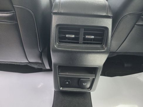Used 2024 Ford Edge Titanium AWD/4WD image 31