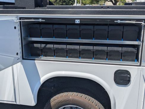 New 2025 Ford F550 4x4 SuperCab Super Duty image 14