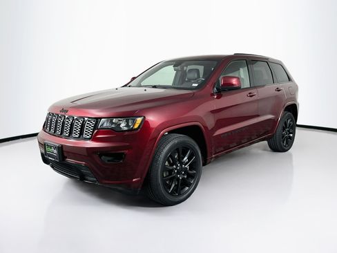 Used 2022 Jeep Grand Cherokee Laredo X AWD/4WD image 3