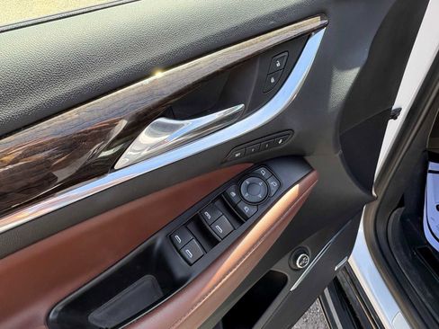 Used 2019 Buick Enclave Avenir w/ Avenir Technology Package AWD/4WD image 15
