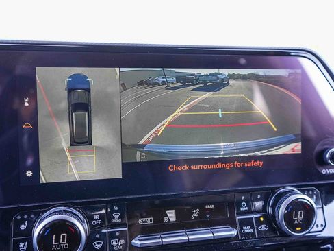 Used 2023 Toyota Highlander Platinum FWD image 29
