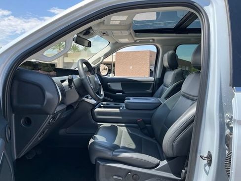 Used 2025 Ford Expedition Active AWD/4WD image 11