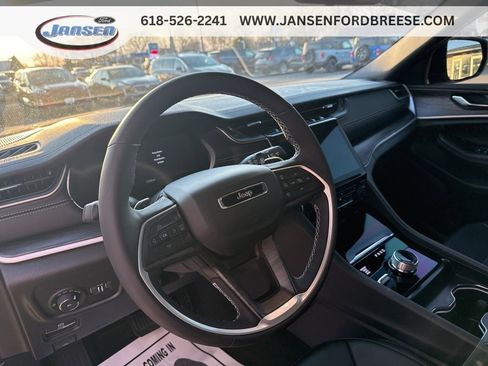 Used 2025 Jeep Grand Cherokee L Limited w/ Black Appearance Package AWD/4WD image 13