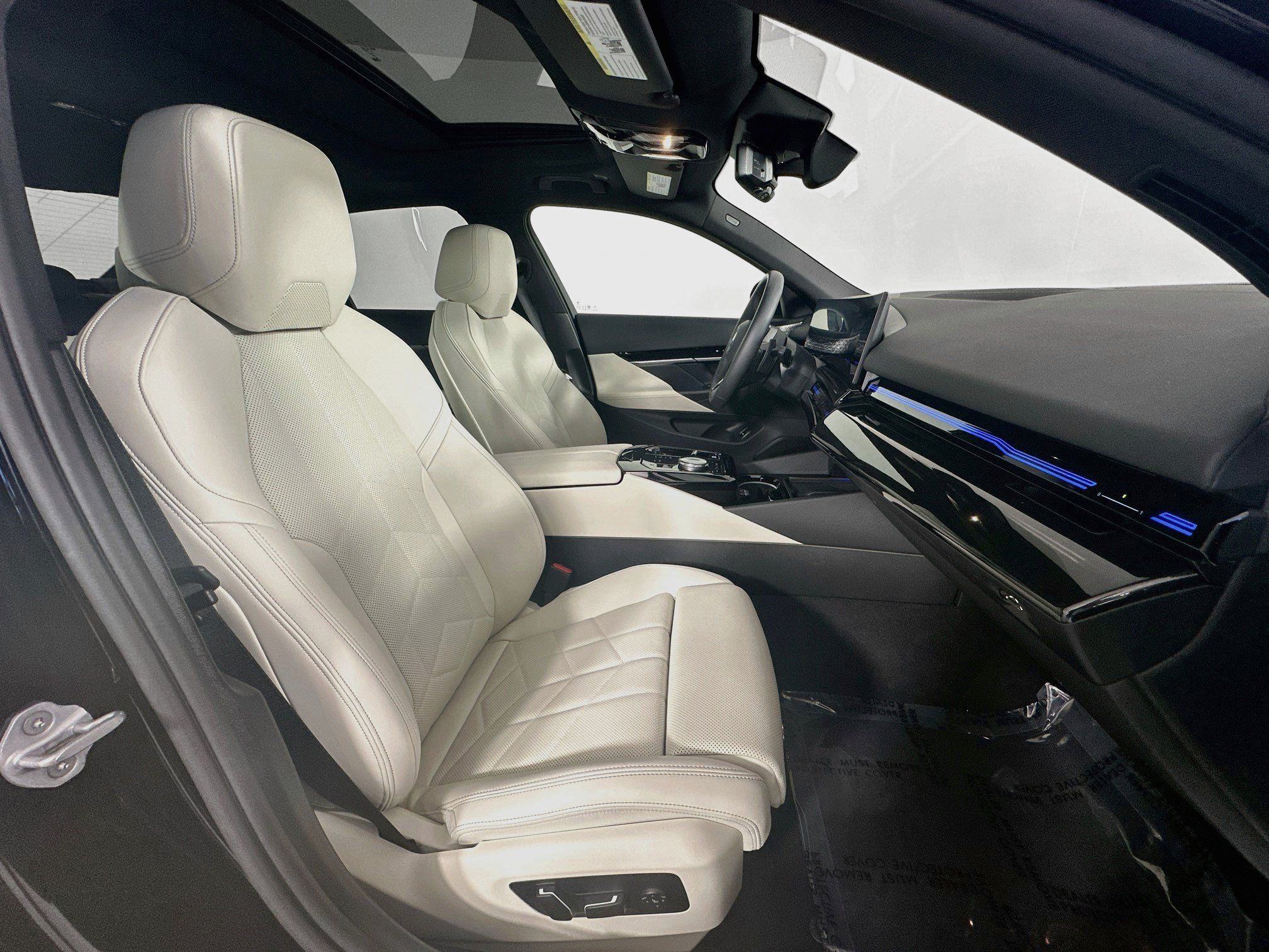 Used 2025 BMW 530i w/ M Sport Package RWD image 28