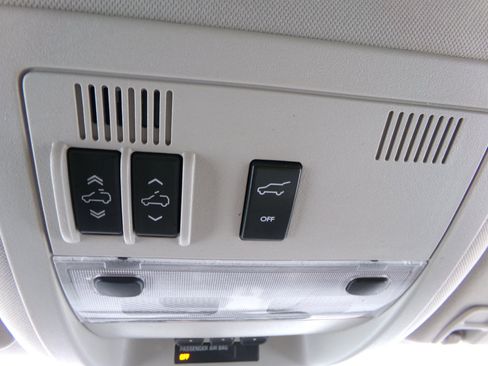 Used 2013 Chevrolet Suburban LTZ image 27