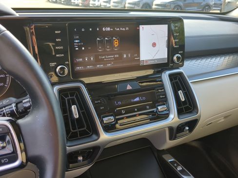 Certified 2022 Kia Sorento S w/ Panoramic Sunroof Package FWD image 14