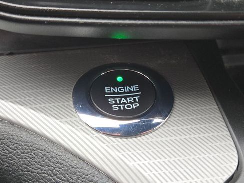 Used 2020 Ford Explorer XLT image 27