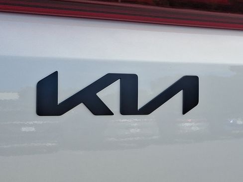 Certified 2026 Kia Carnival SX Prestige FWD image 33