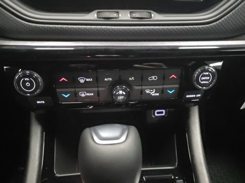 New 2026 Jeep Compass Latitude AWD/4WD image 21