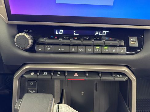 New 2026 Toyota Tundra Platinum AWD/4WD image 32