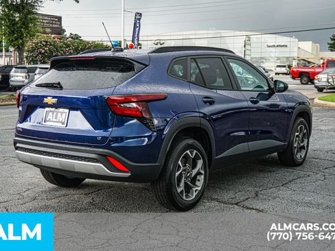 Used 2024 Chevrolet Trax LT w/ LT Convenience Package FWD image 6
