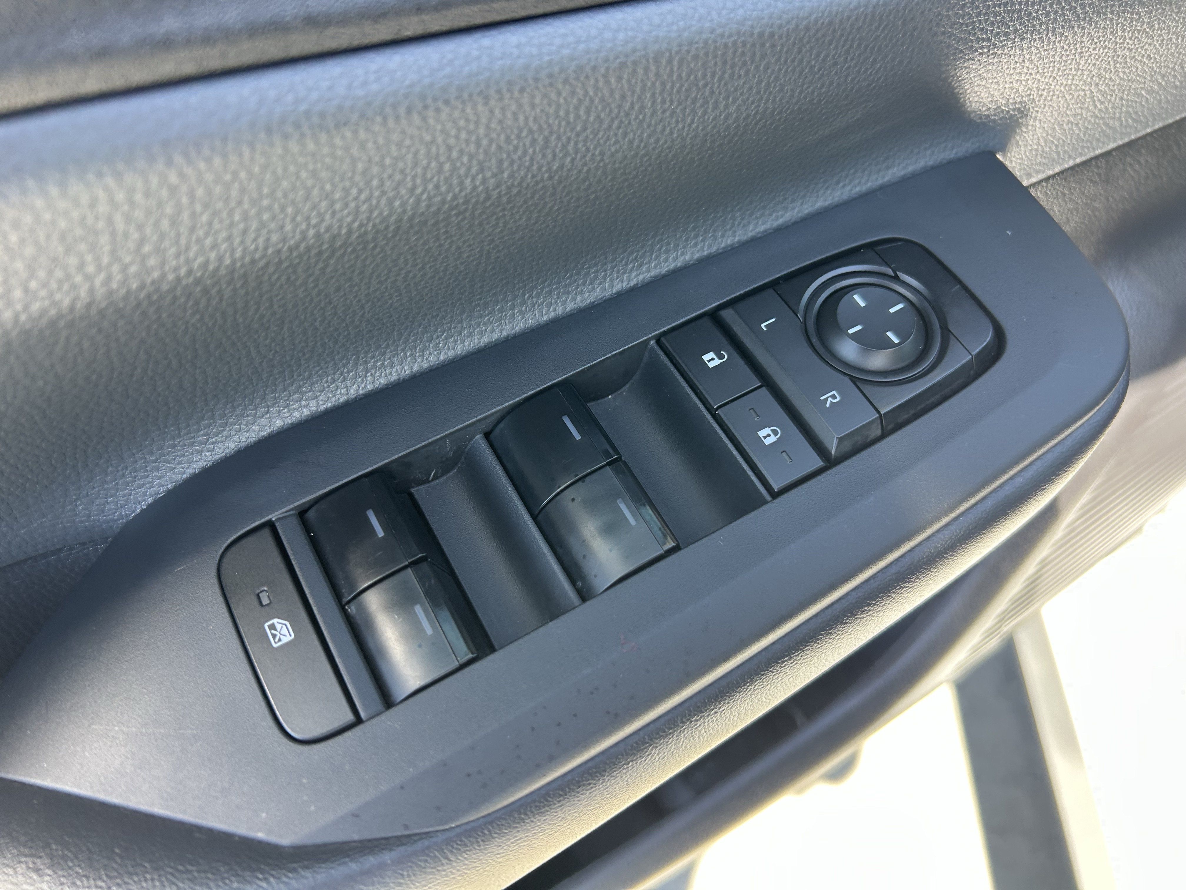 Certified 2025 Toyota Prius LE AWD/4WD image 17