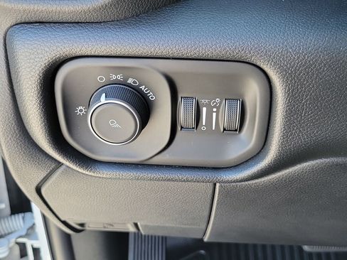 Used 2020 RAM 3500 Tradesman w/ Chrome Appearance Group image 28