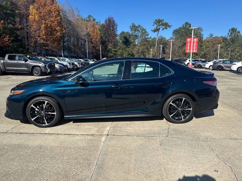 Used 2019 Toyota Camry XSE image 2