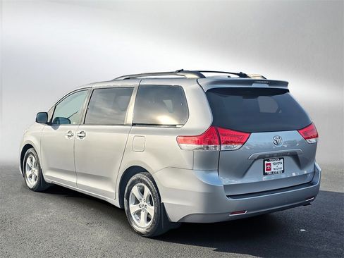 Used 2012 Toyota Sienna LE w/ Towing Pkg image 35