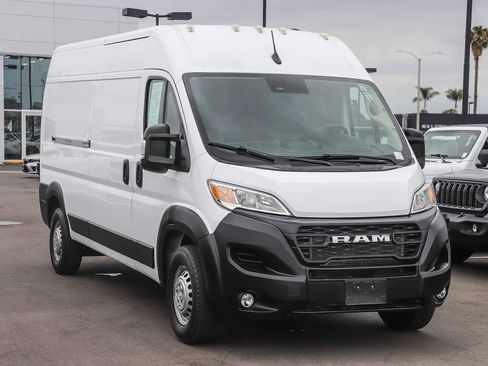 Used 2024 RAM ProMaster 2500 w/ Convenience Group FWD image 3