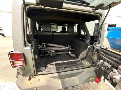 Used 2016 Jeep Wrangler Unlimited Sahara w/ Dual Top Group AWD/4WD image 8
