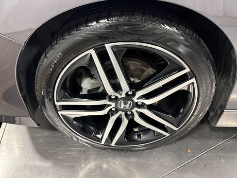 Used 2017 Honda Accord Sport image 2