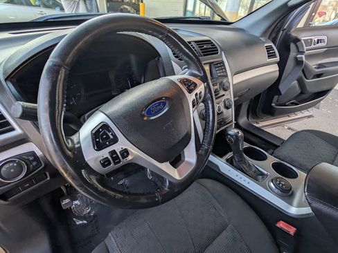 Used 2013 Ford Explorer XLT w/ Class III Trailer Tow Pkg image 10