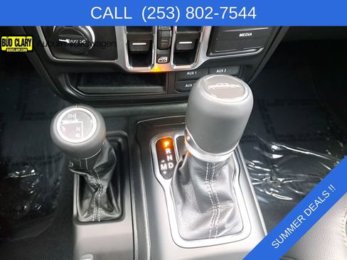 Used 2025 Jeep Gladiator Sport AWD/4WD image 24