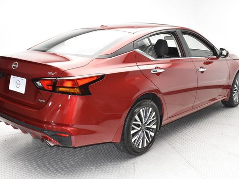 Used 2024 Nissan Altima 2.5 SV w/ SV Premium Package AWD/4WD image 5