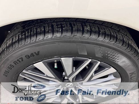 Used 2025 Nissan Altima 2.5 SV image 14