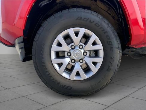 Used 2017 Toyota Tacoma SR5 image 10