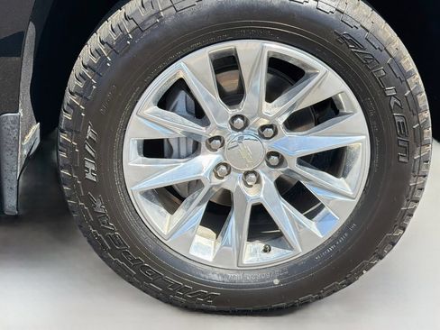 Used 2020 Chevrolet Silverado 1500 LTZ AWD/4WD image 9