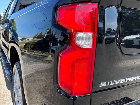 Used 2024 Chevrolet Silverado 1500 High Country w/ High Country Premium Package AWD/4WD image 29