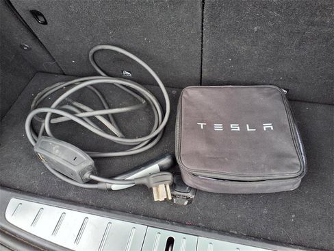 Used 2016 Tesla Model X 90D image 9