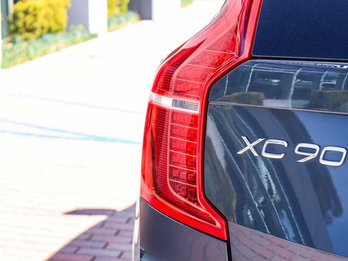 Used 2023 Volvo XC90 T8 Ultimate w/ Protection Package Premier AWD/4WD image 9