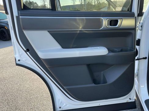 Used 2025 Hyundai Santa Fe SE image 2