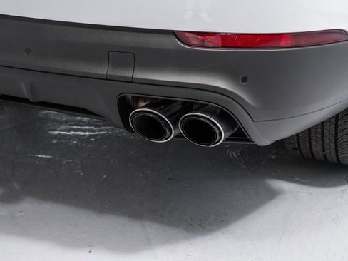 Used 2023 Porsche Cayenne image 33