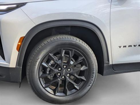 Used 2025 Chevrolet Traverse LT w/ Midnight/Sport Edition image 9