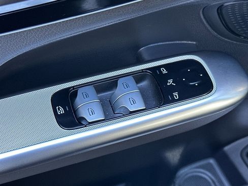 Used 2026 Mercedes-Benz GLC 350e 4MATIC image 13