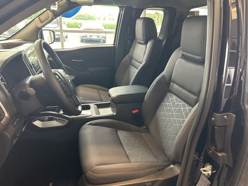 Used 2025 Nissan Frontier SV image 13