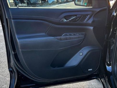 Used 2023 GMC Acadia Denali w/ Denali Ultimate Package image 9