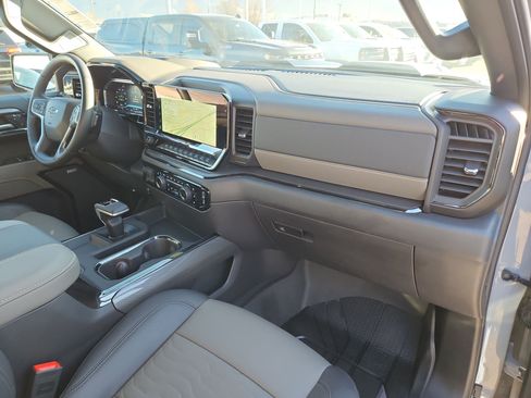 Used 2024 Chevrolet Silverado 1500 ZR2 w/ Technology Package image 32