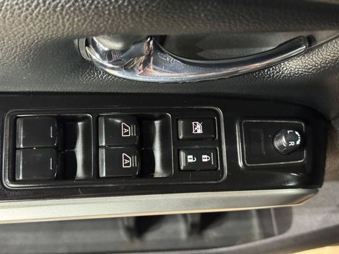 Used 2017 Nissan Titan PRO-4X w/ Pro-4x Convenience Package AWD/4WD image 17