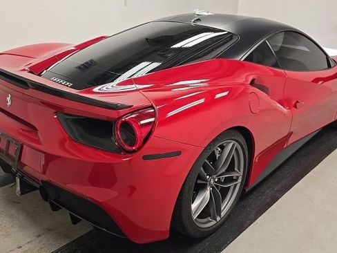 Used 2017 Ferrari 488 GTB RWD image 4